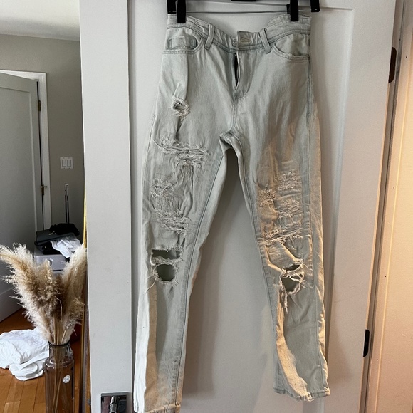 ripped jeans- light wash jeans- boyfriend style - Picture 1 of 6